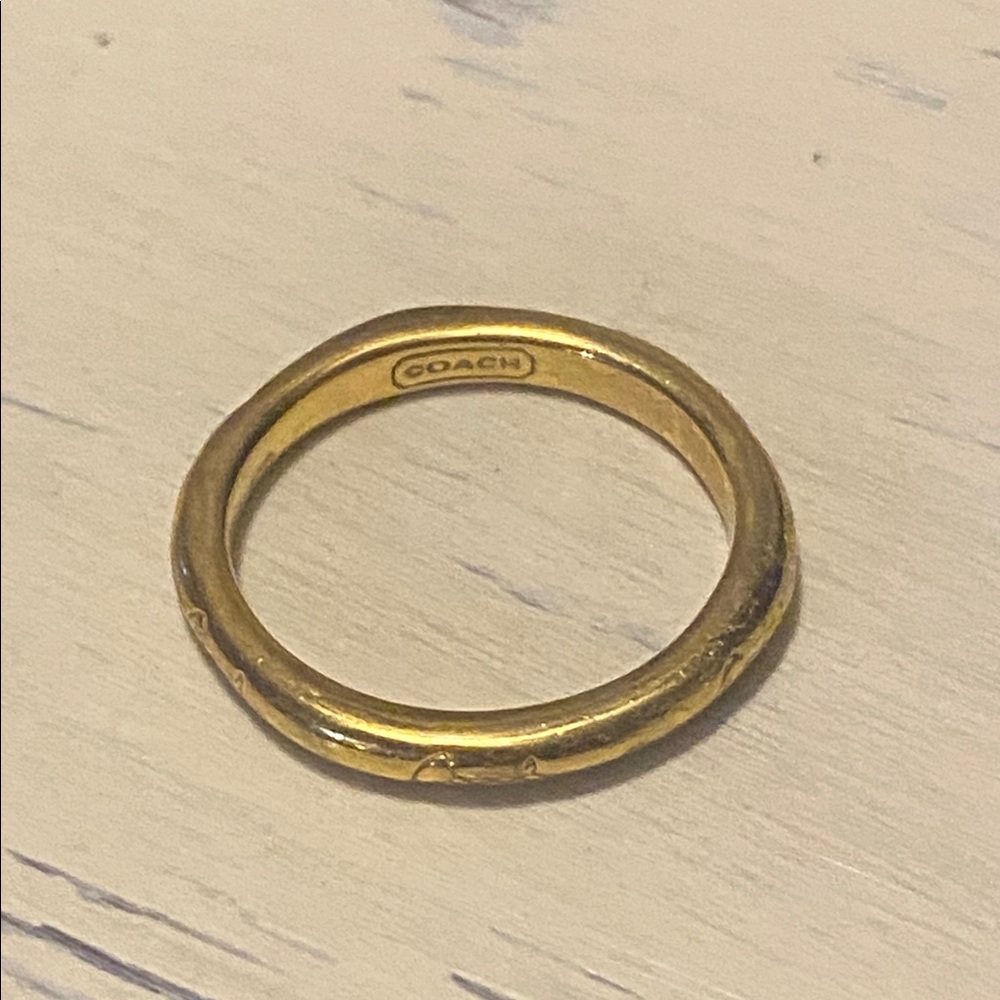 Coach Gold Band Ring

Size 7

Beautiful! Vintage - Picture 2 of 4